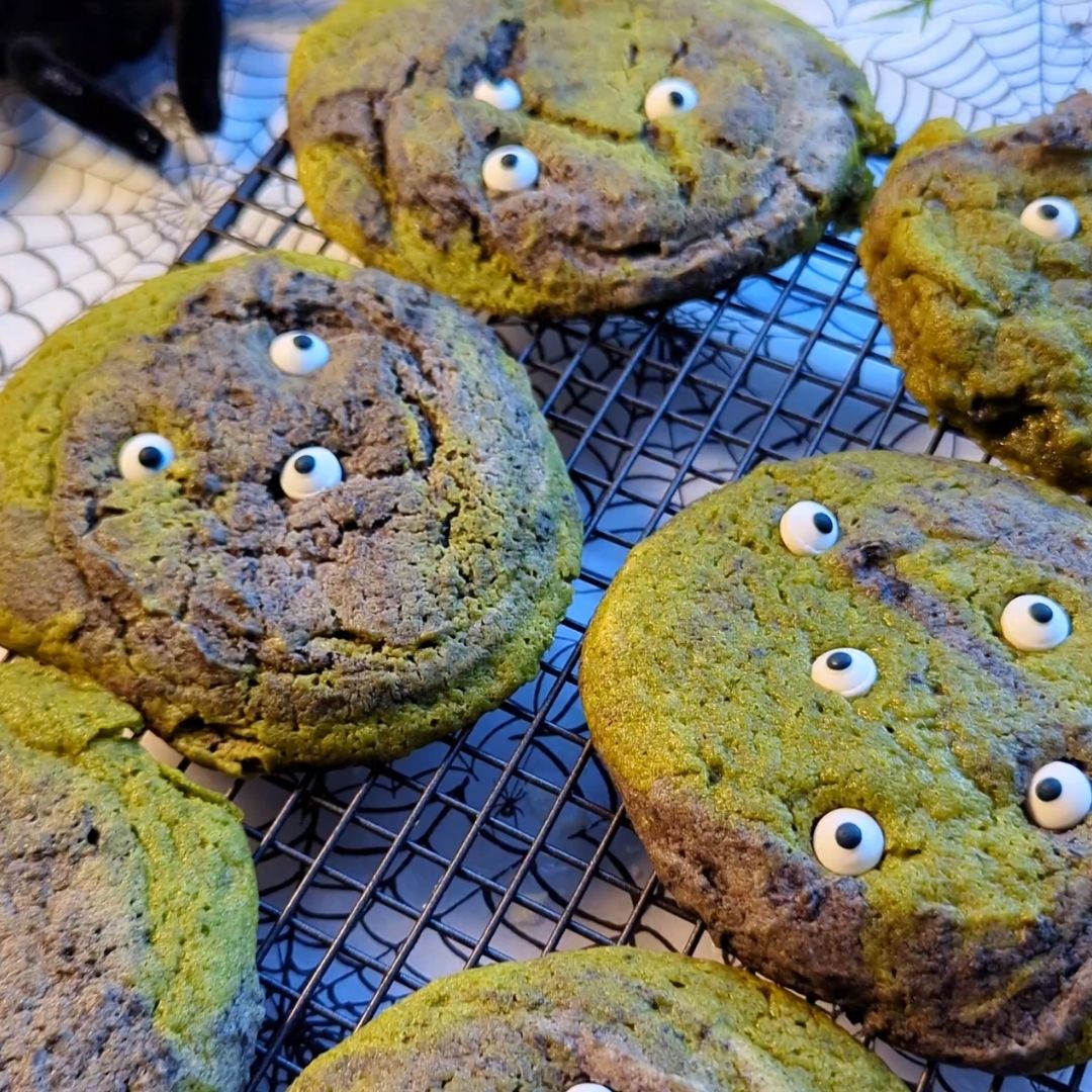 Black sesame and matcha cookies