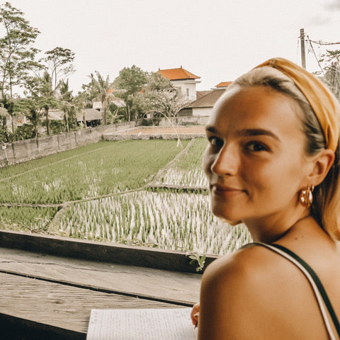 Extraordinary Lives - Victoria Bennett